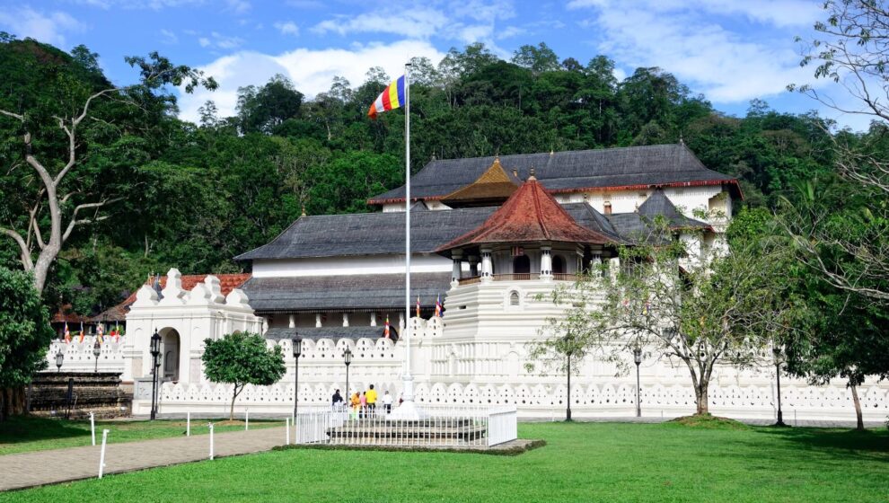 Temple del Dent destacat sri lanka en família