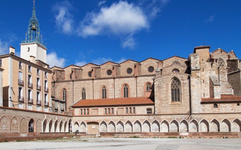Viatge en grup a la Catedral de Perpinyà amb guia acompanyant