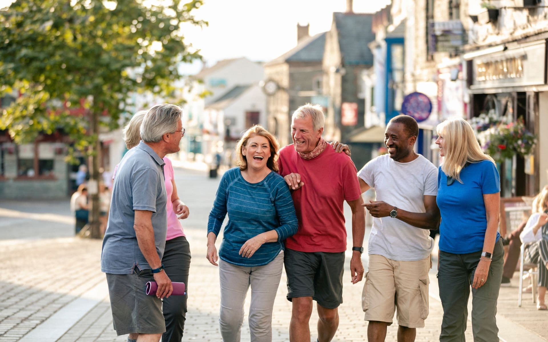 Grupo de amigos haciendo turismo
